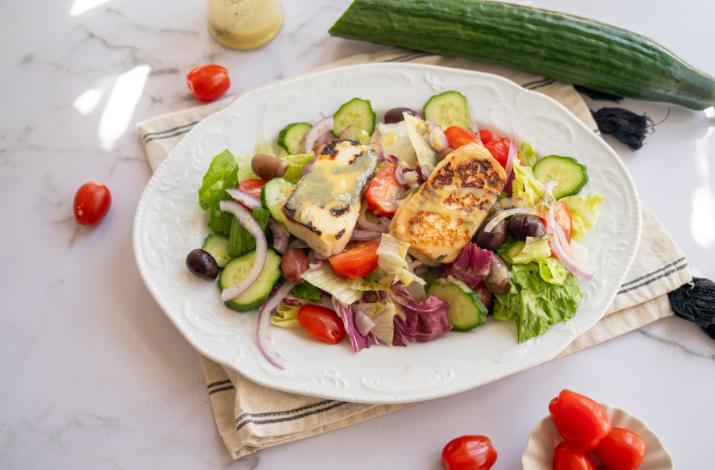 Mediterranean Salad with Seared Halloumi