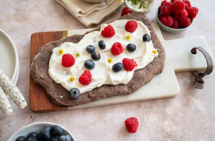 Chocolate Pinsa with Vanilla Cream & Berries